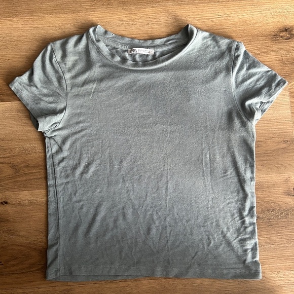 Zara Woman’s Light Sage Green T-Shirt - Size Medium- EUC - Picture 1 of 4